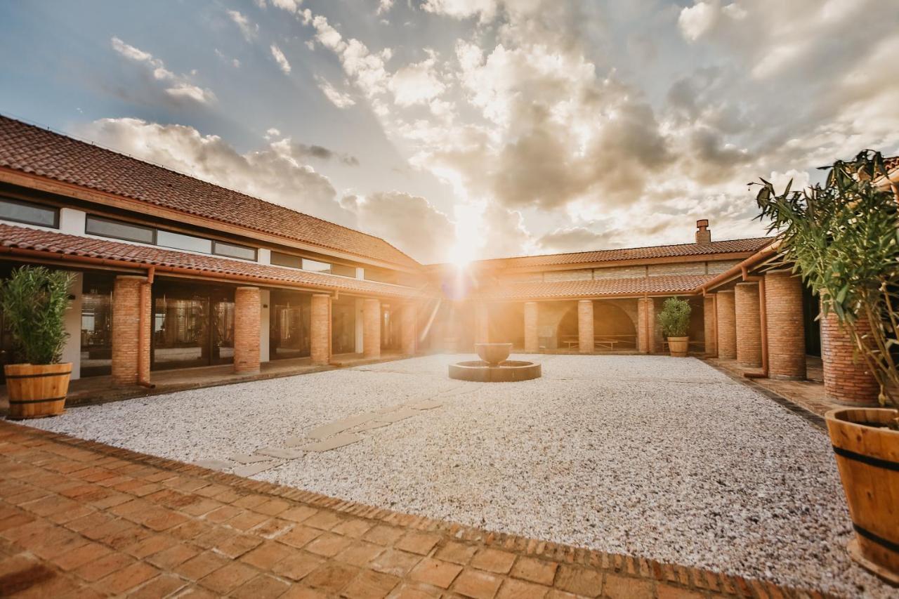 Chateau Mosmieri Hotel & Winery Телави Екстериор снимка