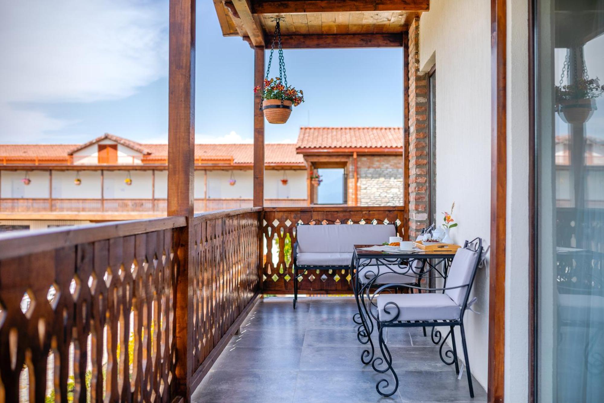 Chateau Mosmieri Hotel & Winery Телави Стая снимка