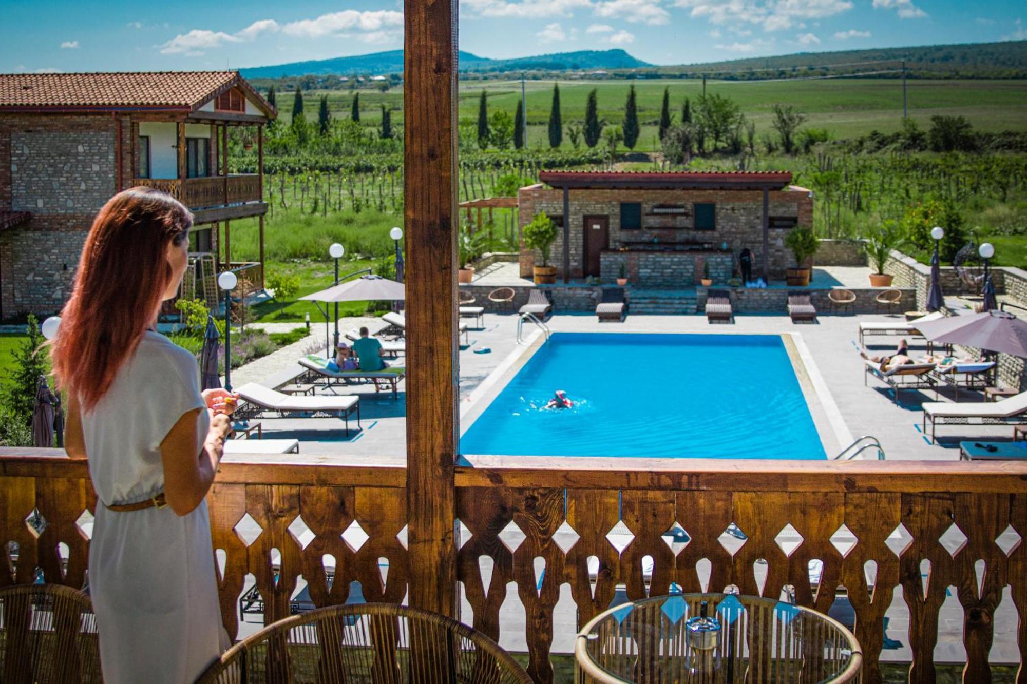 Chateau Mosmieri Hotel & Winery Телави Екстериор снимка
