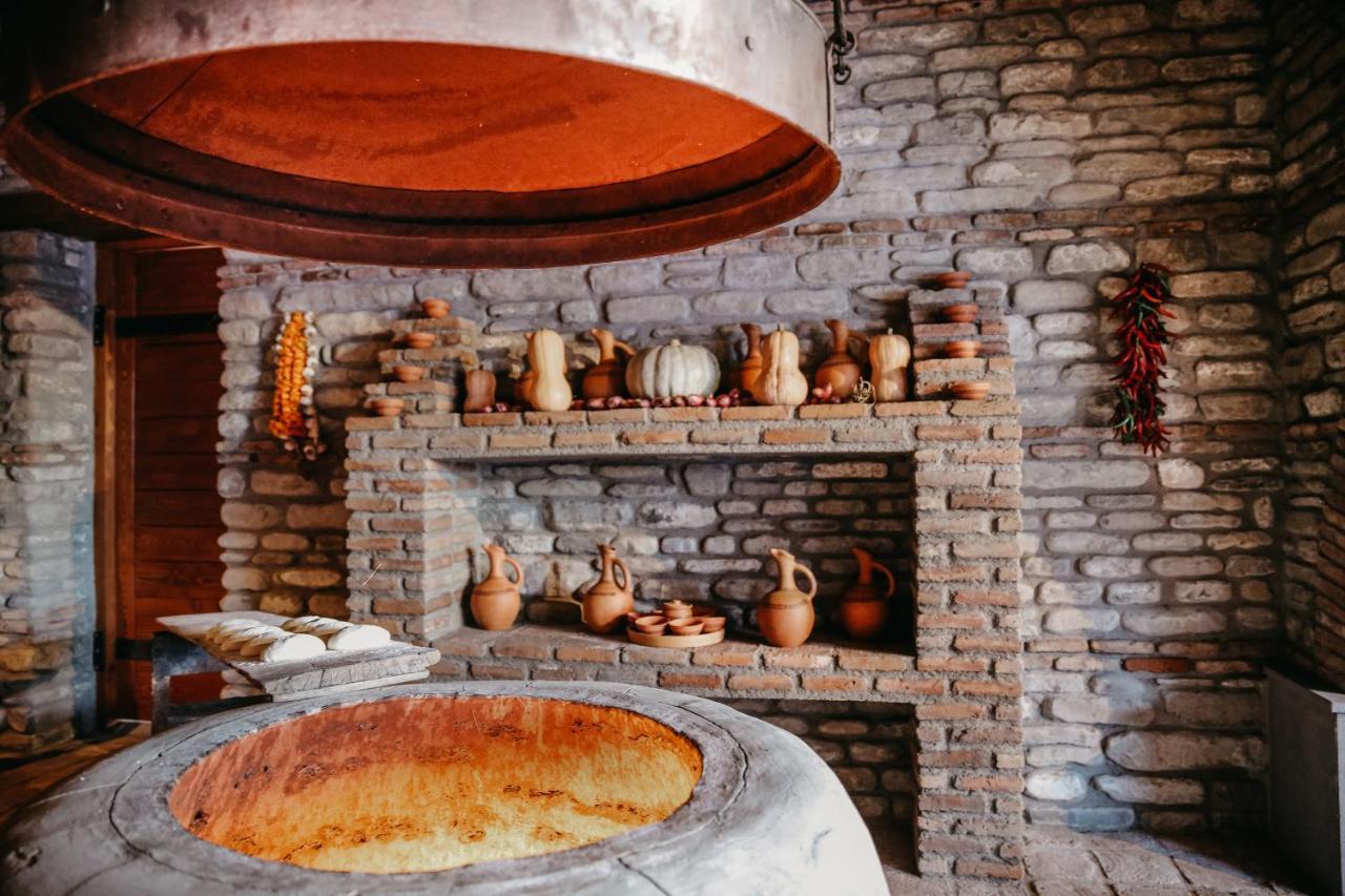 Chateau Mosmieri Hotel & Winery Телави Екстериор снимка