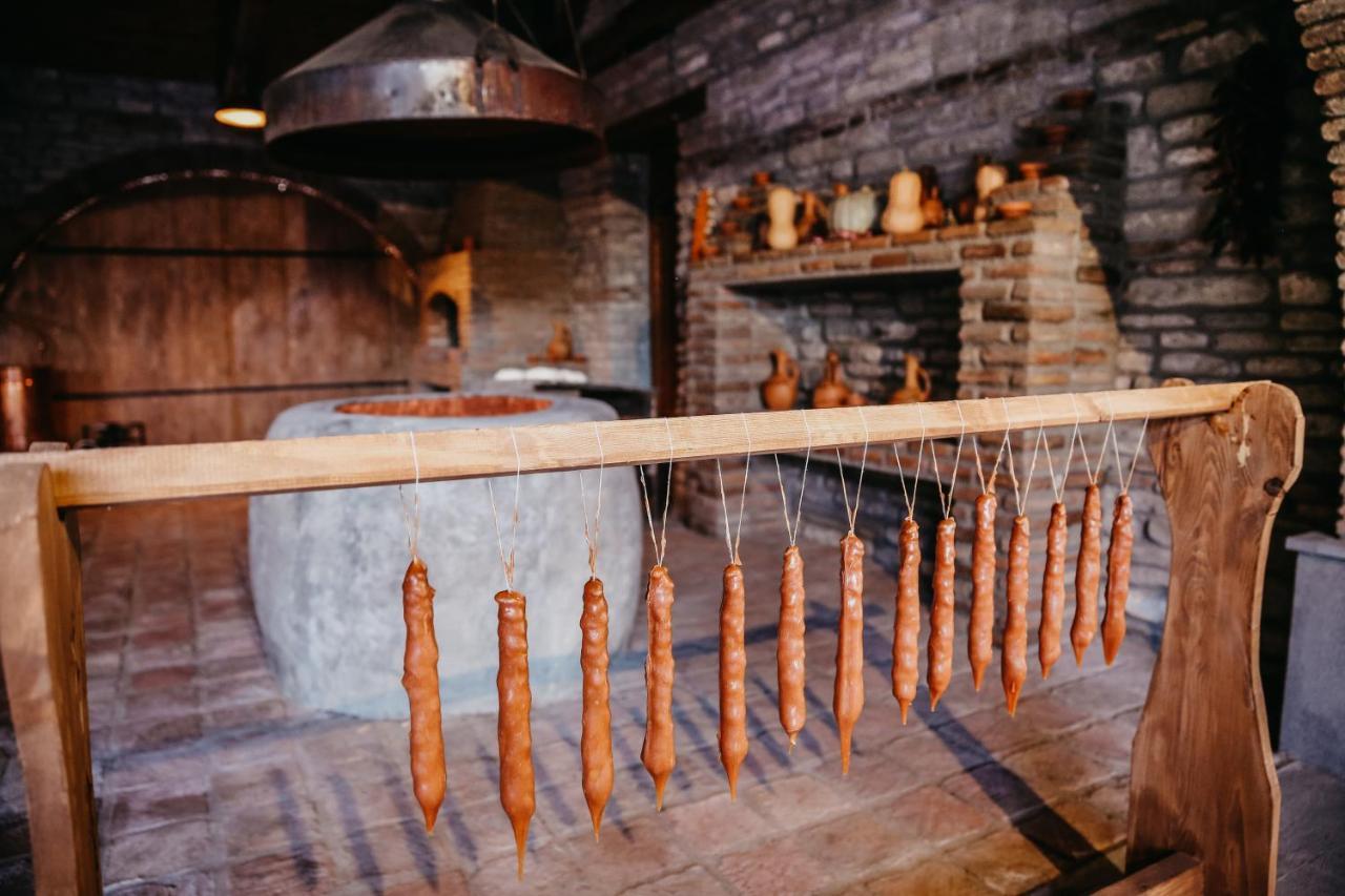 Chateau Mosmieri Hotel & Winery Телави Екстериор снимка